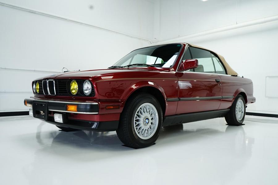  BMW 325i Convertible (Calypso Red) 1990 года  (фото 15 из 190)